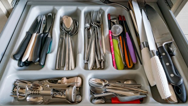 Controversial post about organising cutlery kicks off heated debate  