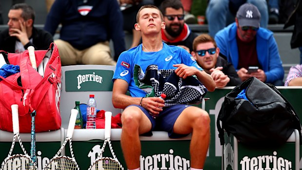 Alex de Minaur crashes out of the French Open
