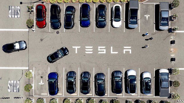 Tesla will convert its car factory in Fremont, California, to make robotos.