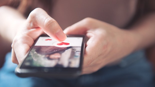 People are paying to have their Tinder bios written by pros
