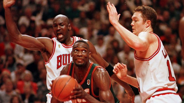 Michael Jordan, Luc Longley