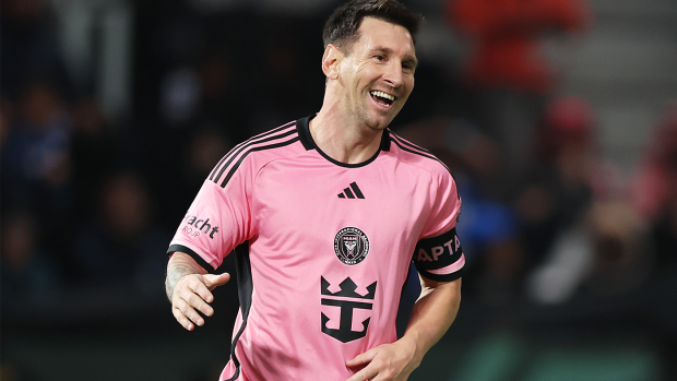 Lionelis Messi iš Majamio „Inter“ džiaugiasi įmušęs įvartį, kuris vėliau buvo atmestas dėl nuošalės per Rijado sezono taurės rungtynes ​​su „Al Hilal“.
