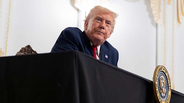 Donald Trump has said he will pardon the former president of Honduras.