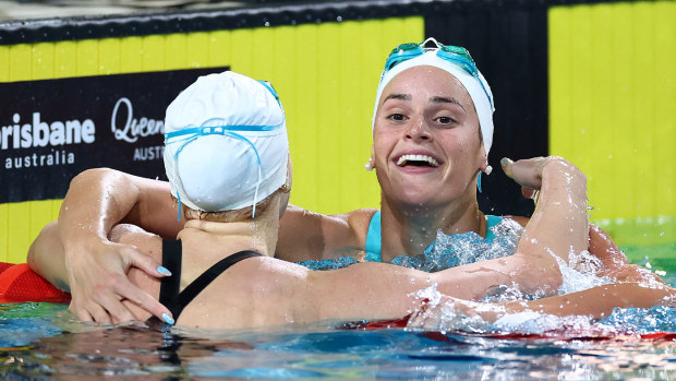 Kaylee McKeown and Mollie O'Callaghan embrace after the women's 100m backstroke final.