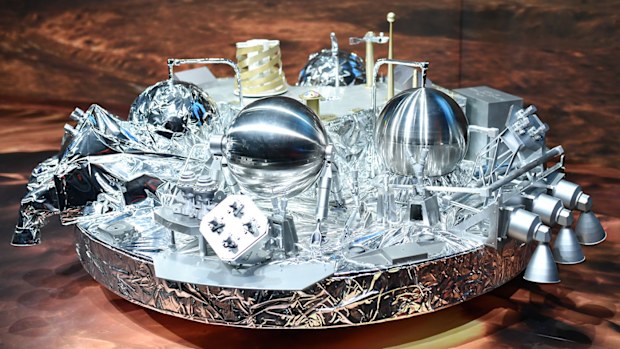 A modell of the test module Schiaparelli stands in a conference room of the European Space Agency (ESA) in Darmstadt, Germany on October 19, 2016. (AFP)