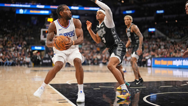 Kawhi Leonard finished with 26 points, four rebounds and four assists in the Clippers win