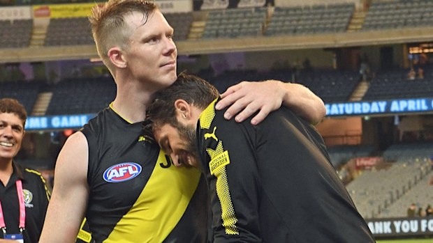 Jack Riewoldt embraces Alex Rance