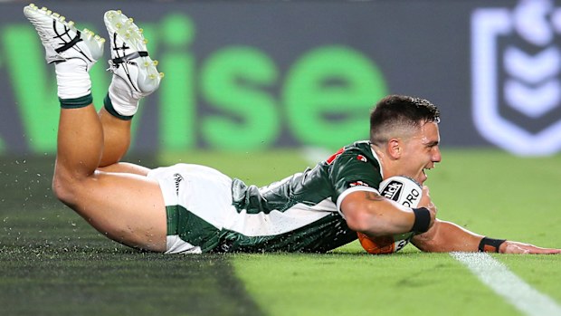 Kodi Nikorima scores a try