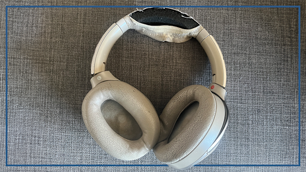 9PR: Sony headphones