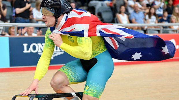Matthew Glaetzer celebrates winning gold in the Men's 1000m Time Trial at the Commonwealth Games.