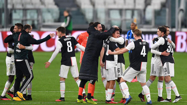 Paulo Dybala (C) of Juventus celebrates victory with team mates at the end of the Serie A match between Juventus and FC Internazionale 