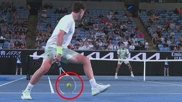 Dominic Thiem played a tweener during a crucial point against Felix Auger-Aliassime.