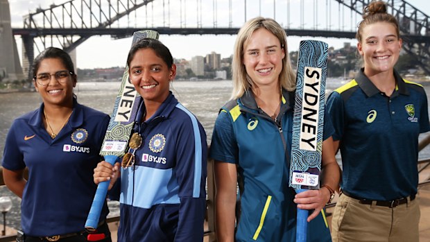 Veda Krishnamurthy and Harmanpreet Kaur of India and Ellyse Perry and Annabel Sutherland of Australia pose 