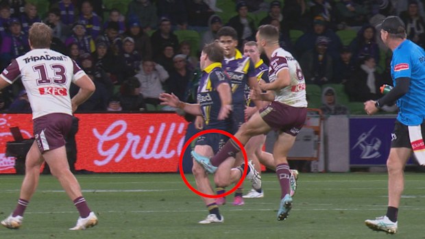 Harry Grant, Luke Brooks'un drop-goal denemesi sonrası bacaklarına temas ettiği için cezalandırıldı.