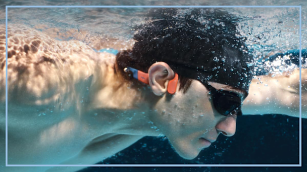 9PR: Swimming headphones