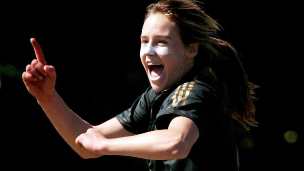Ellyse Perry of Australia celebrates getting her first wicket whilst playing on debut during the second Rose Bowl Series match between the Australia Southern Stars and the New Zealand White Ferns on July 22, 2007 in Darwin, Australia.  (Photo by Quinn Rooney/Getty Images)