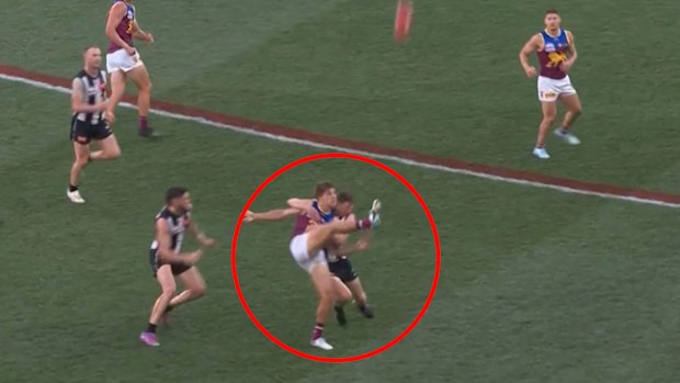 Umpires controversially called advantage as Zac Bailey kicked the ball inside 50
