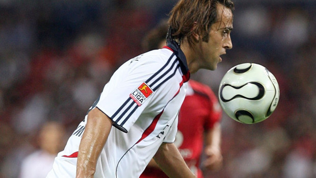 Iran's Ali Karimi playing for Bayern Munich in 2006.
