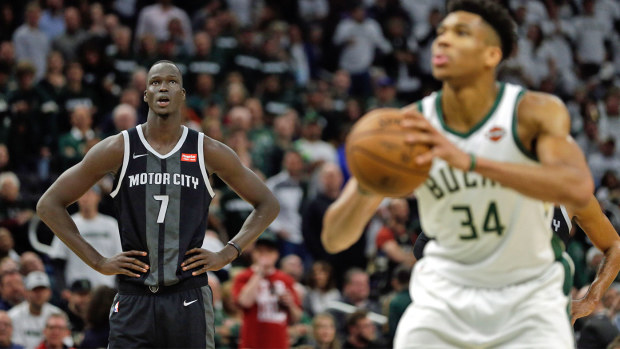 Detroit Pistons' Thon Maker watches Milwaukee Bucks' Giannis Antetokounmpo 