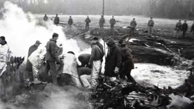 Workers desperately try to recover the second nuclear warhead.
