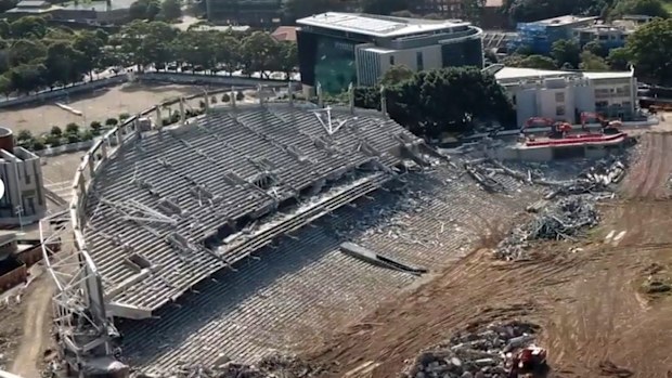The total budget for knocking down and rebuilding Allianz Stadium at Moore Park is $729 million.