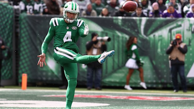 Lachlan Edwards punting