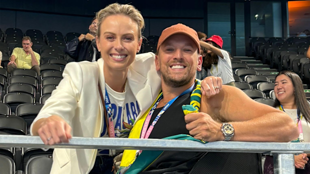 Nine commentators Sylvia Jeffreys and Dylan Alcott cheer on Alexa Leary.