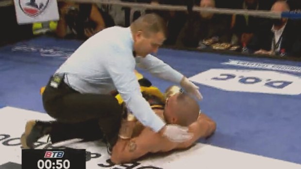 Zerafa KOs Mundine.