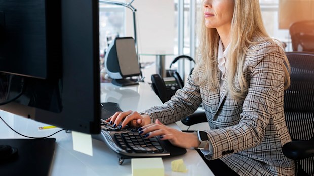 Business woman working at the office