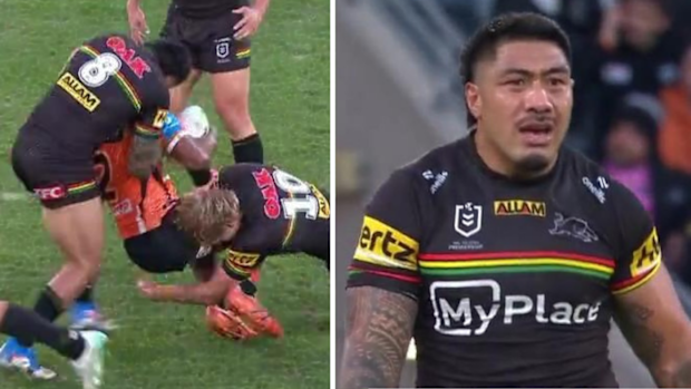 Moses Leota performing a crusher tackle on Sunia Turuva.