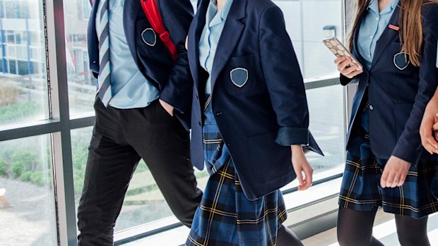 High school students walking to their next class.