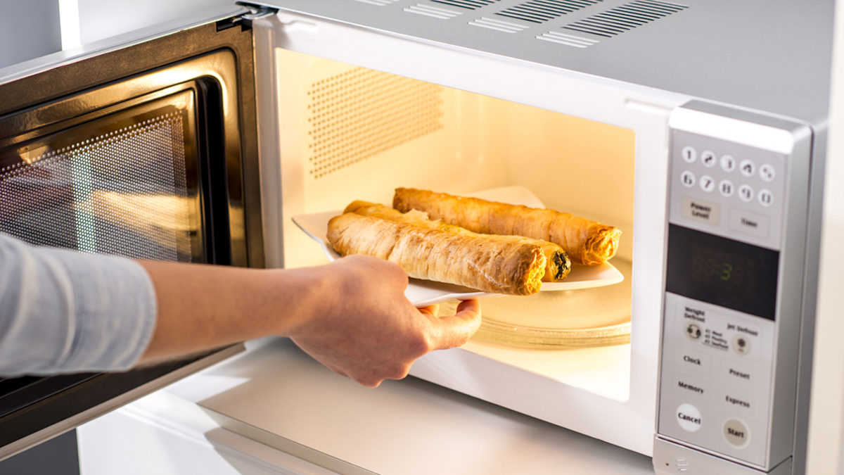 Viral TikTok reveals we've all been cooking food in the microwave wrong |  Nine.com.au