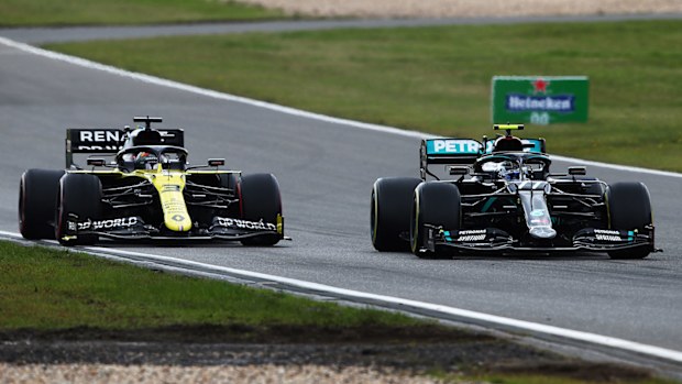 Daniel Ricciardo battles with Valtteri Bottas at the Eifel Grand Prix.