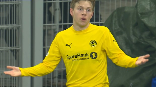 Jens Petter Hauge kutlama yapıyor.