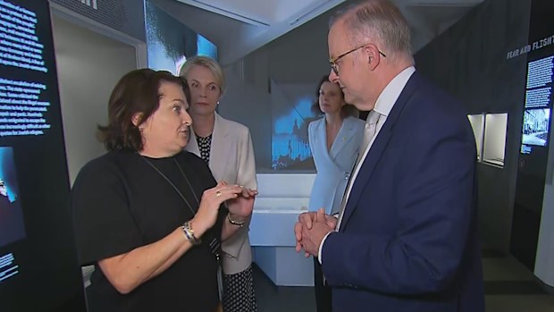 PM visits Jewish museum after antisemitic attack in Sydney's east