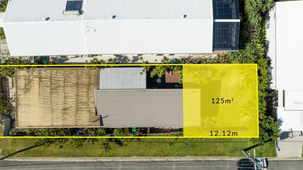 A block of land seconds from the beach on the Gold Coast has set a new price record.The plot in Palm Beach went for $750,000, making it Queensland's most expensive vacant land.