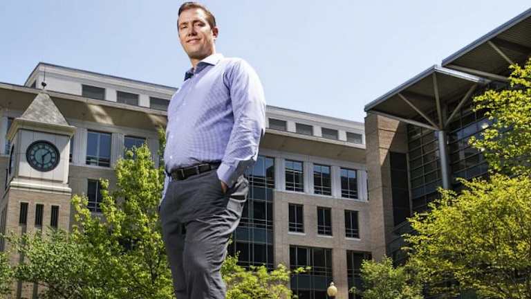 Shon Hopwood robbed banks and went to prison. Now he's a law professor