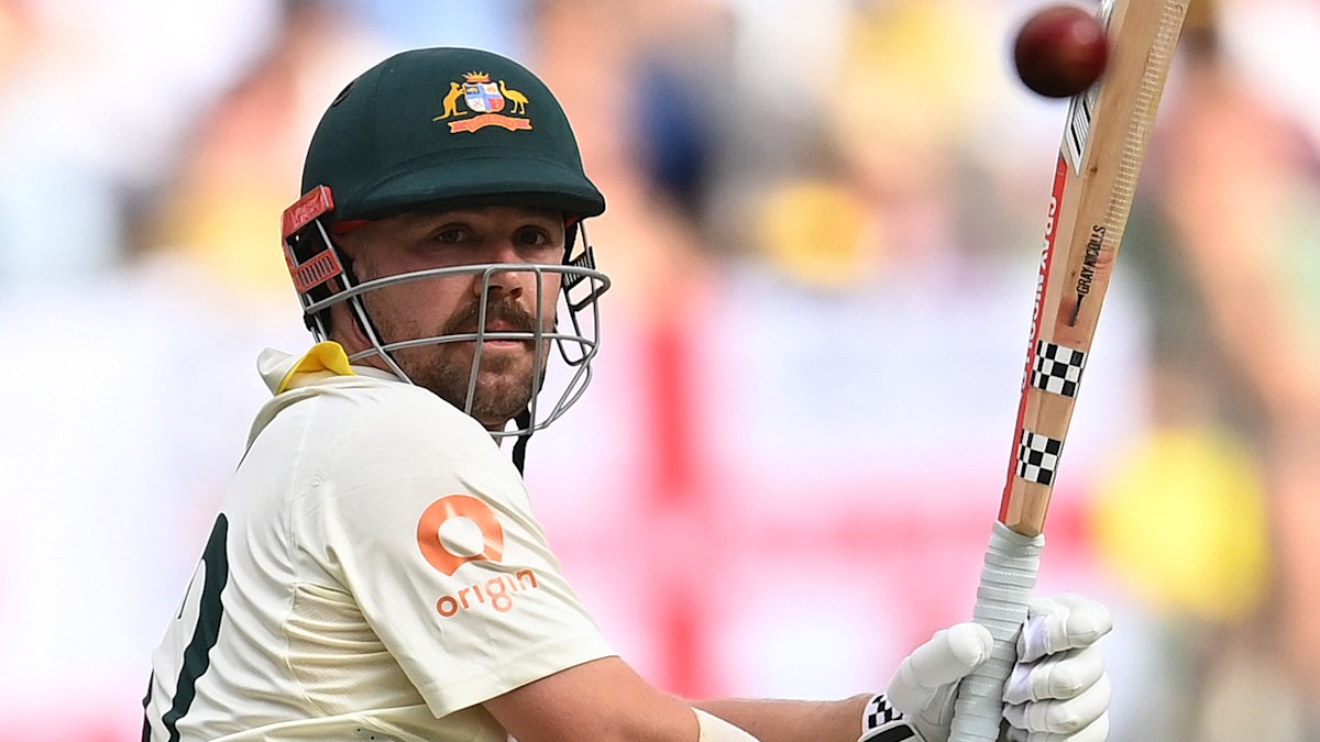 Ricky Ponting betwijfelt of het Travis Head-experiment stand zal houden, maar het heeft de selecteurs aan het denken gezet; Usman Khawaja