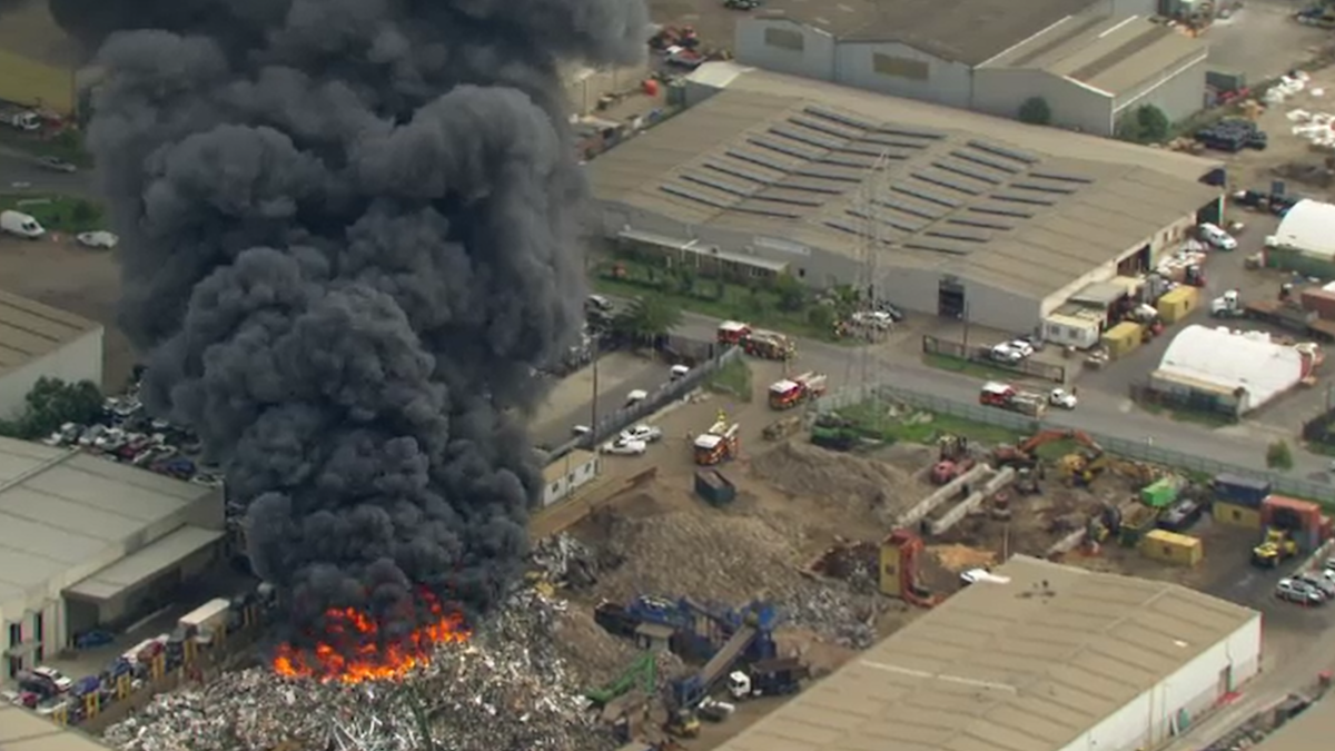 Melbourne news: Firefighters remain at major Melbourne factory fire ...