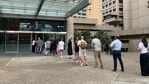 Sydneysiders are urged to go their nearest blood donation clinic to donate blood after the Bondi Beach shooting.