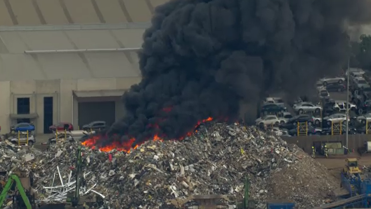 Melbourne news: Melbourne factory fire downgraded but continues to burn ...