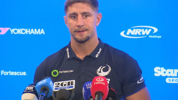 Zac Lomax está tostado durante su primera prensa de rugby.