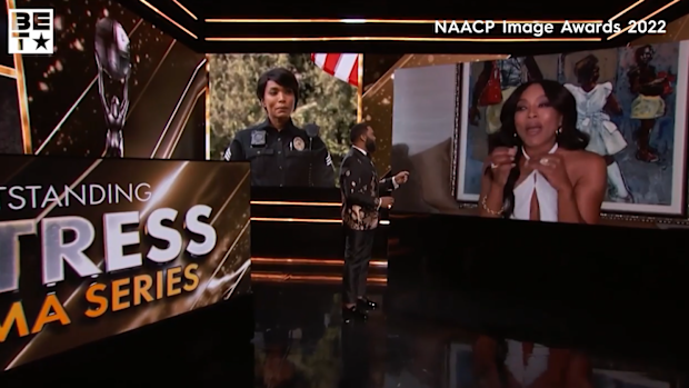 '9-1-1' actress Angela Bassett awkwardly forgets son's name during NAACP Image Awards acceptance speech.