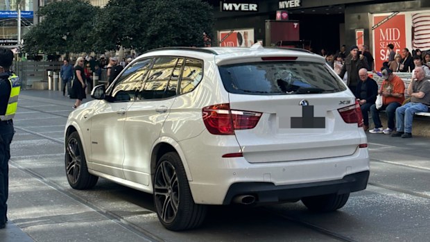 Multiple arrested after police chase Melbourne CBD