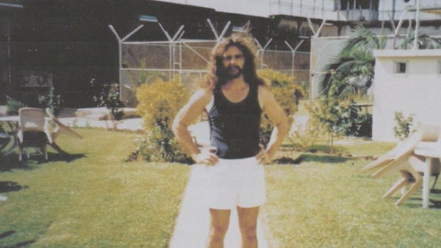 A man who was wrongly jailed over an armed bank robbery in 1993 will receive compensation by the Queensland government.