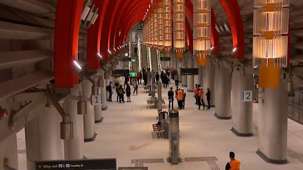 Situated just metres apart, the State Library and Melbourne Central stations share an underground concourse on La Trobe Street.