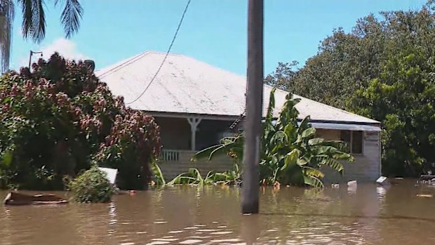 Queensland flooding: Bodies found in search for two missing Chinese ...