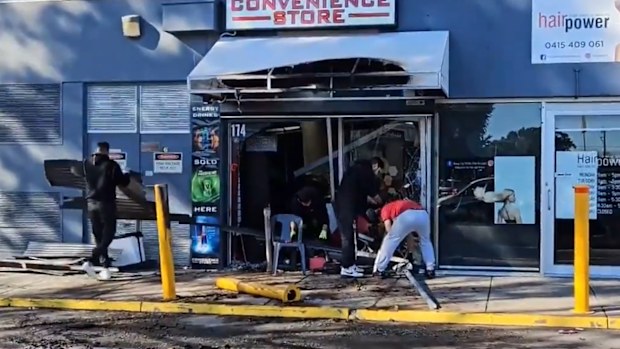 Melbourne news: Tobacconists rammed and set alight as Melbourne's illegal  turf wars reignite