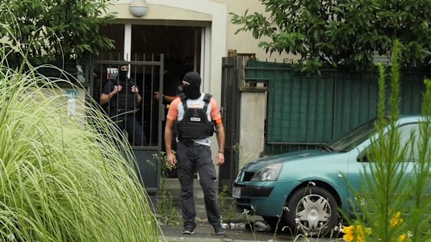 French police shoot and arrest man in car that rammed French army patrol