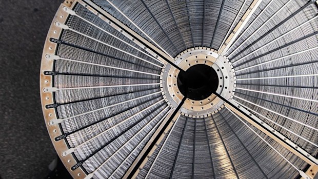XRISM contains two special mirror arrays to detect X-rays.